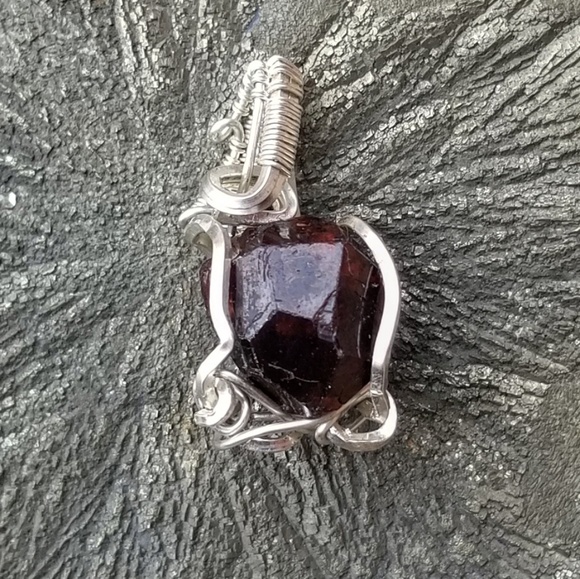 Krystal Perspective Jewelry - Garnet Silver Pendant ⭐